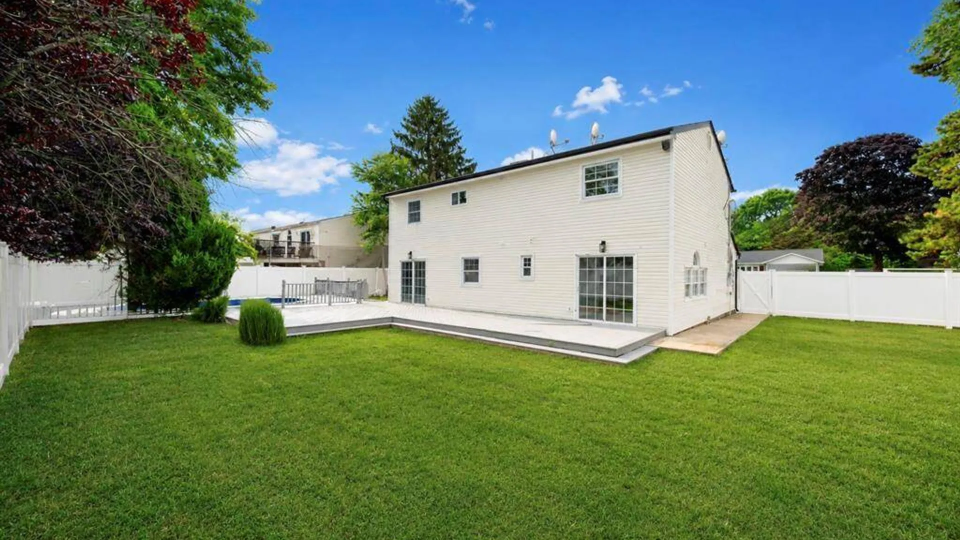 Property at 779 Peconic Avenue, West Babylon, NY 11704 5