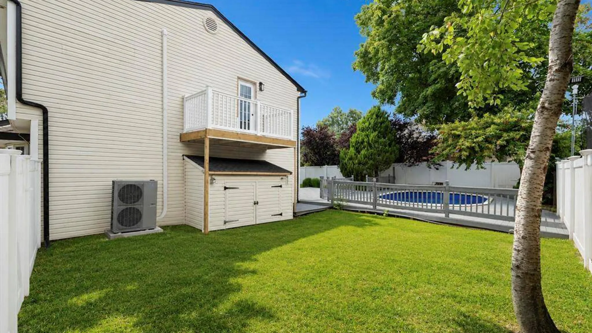Property at 779 Peconic Avenue, West Babylon, NY 11704 10