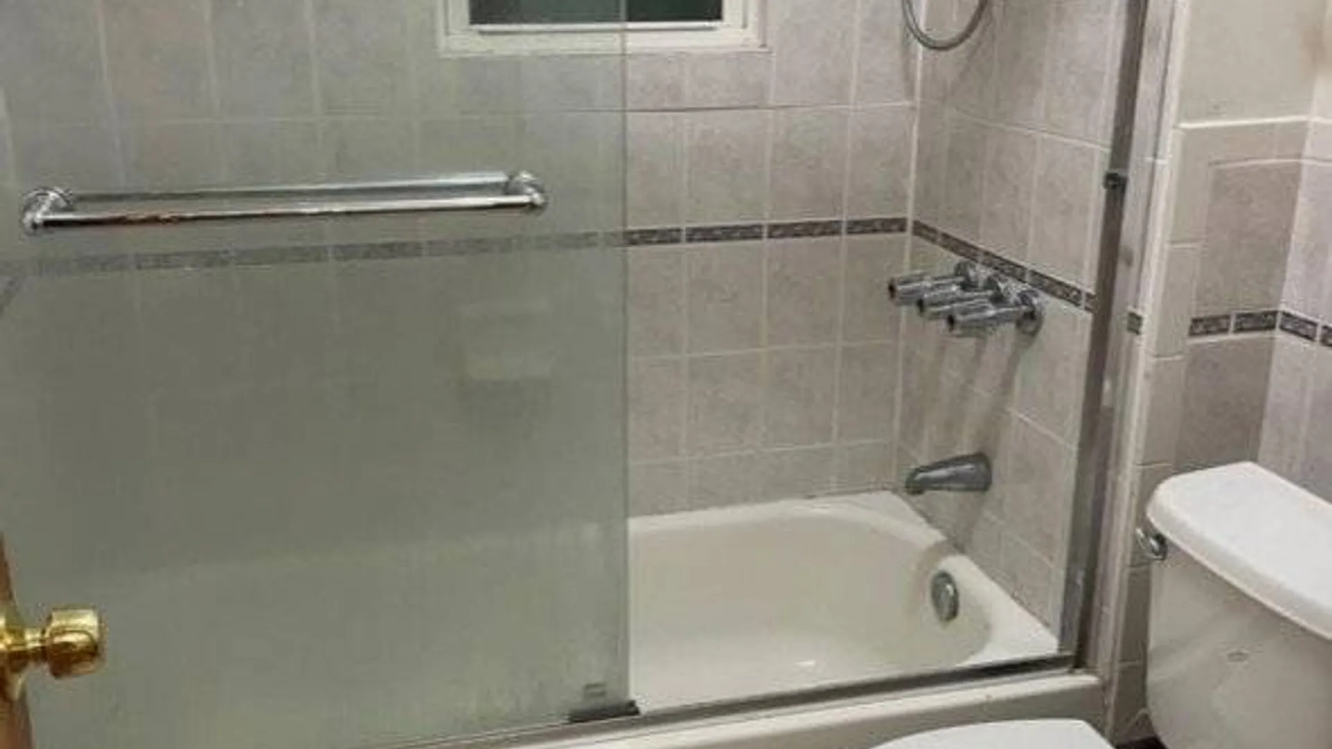 Property at 196-49 45 ave, Flushing, NY 11358 4