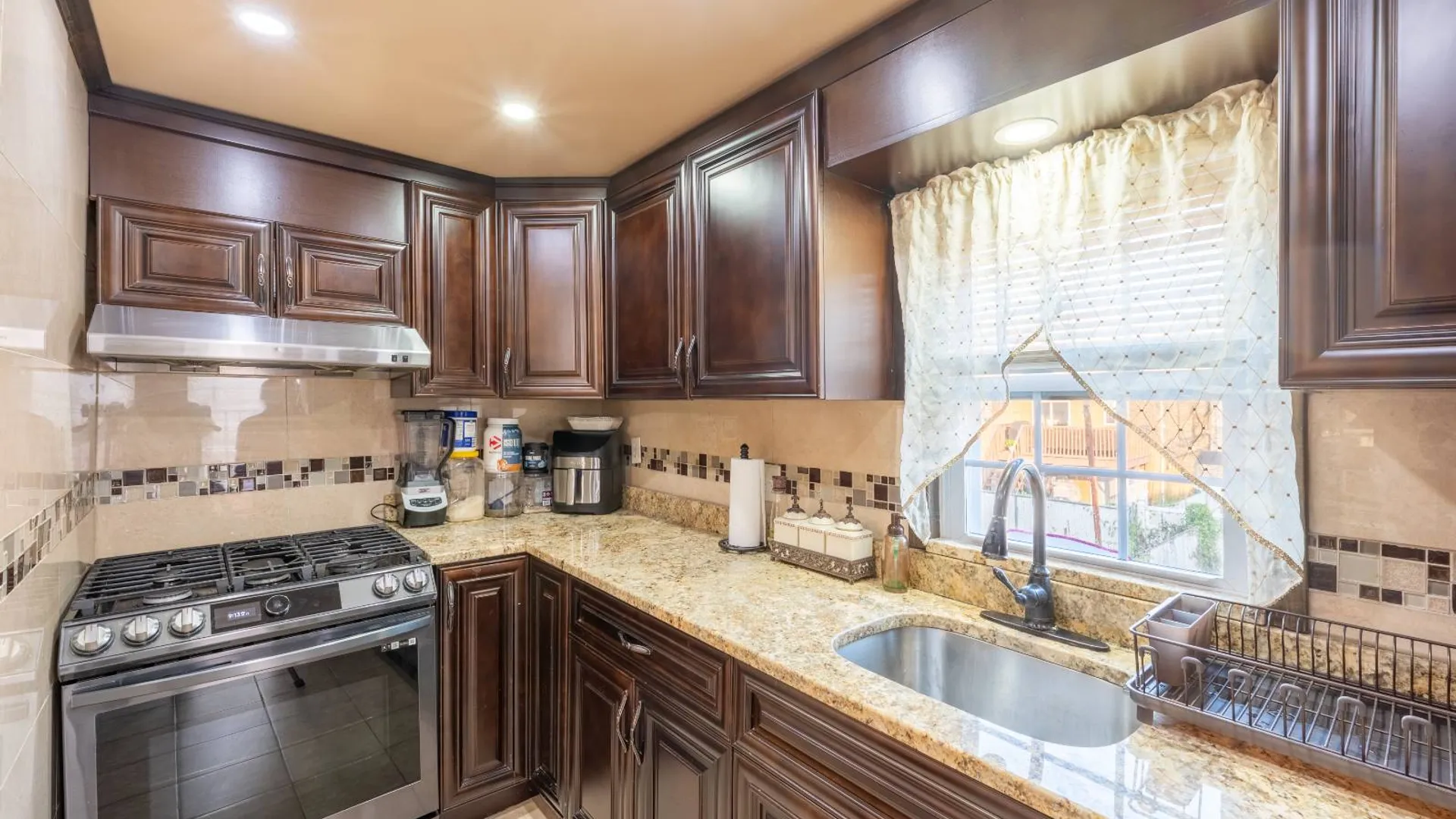 Property at 326 Virginia Ave, Staten Island, NY 10305 12