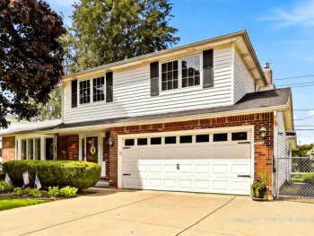Property at 124 Palmdale Dr, Williamsville, NY 14221