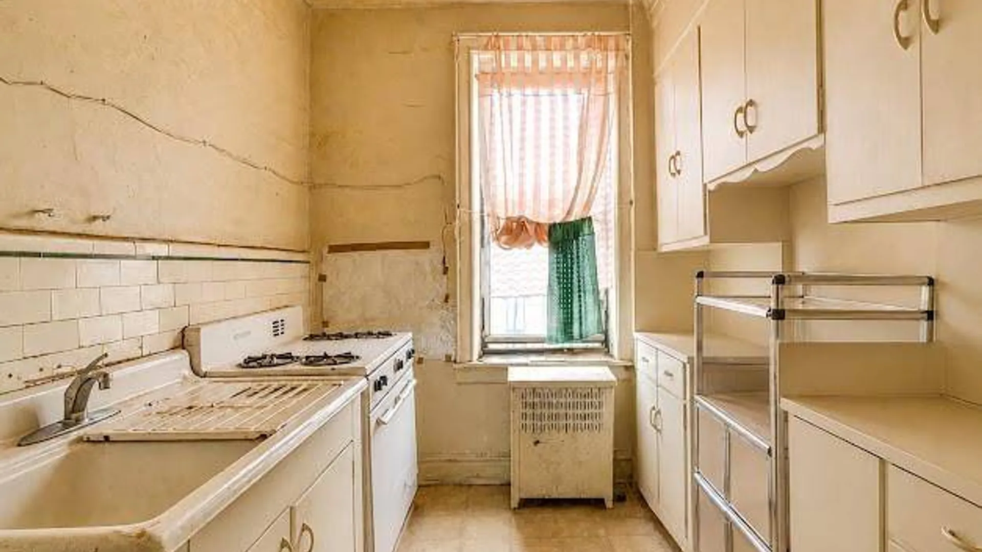 Property at 1067 Brighton Beach Ave, Brooklyn, NY 11235 6