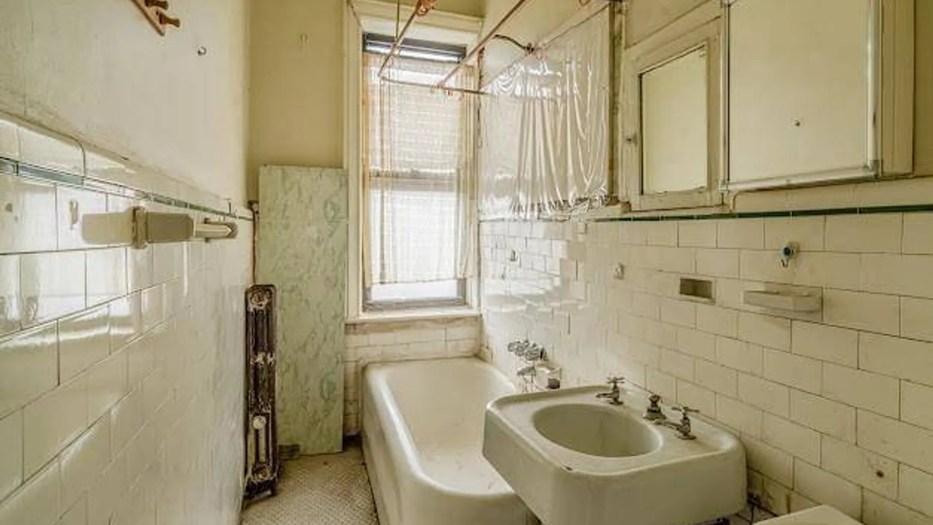Property at 1067 Brighton Beach Ave, Brooklyn, NY 11235 8