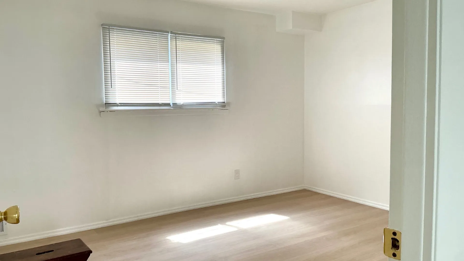 Property at 111 Fields Ave, Staten Island, NY 10314 8