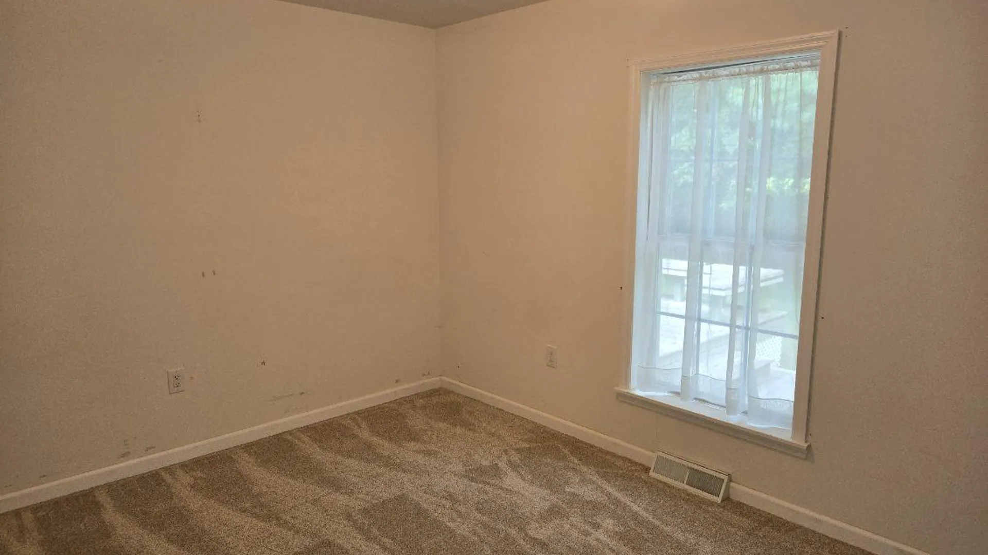 Property at 1407-205 Middle Rd, Calverton, NY 11933 8