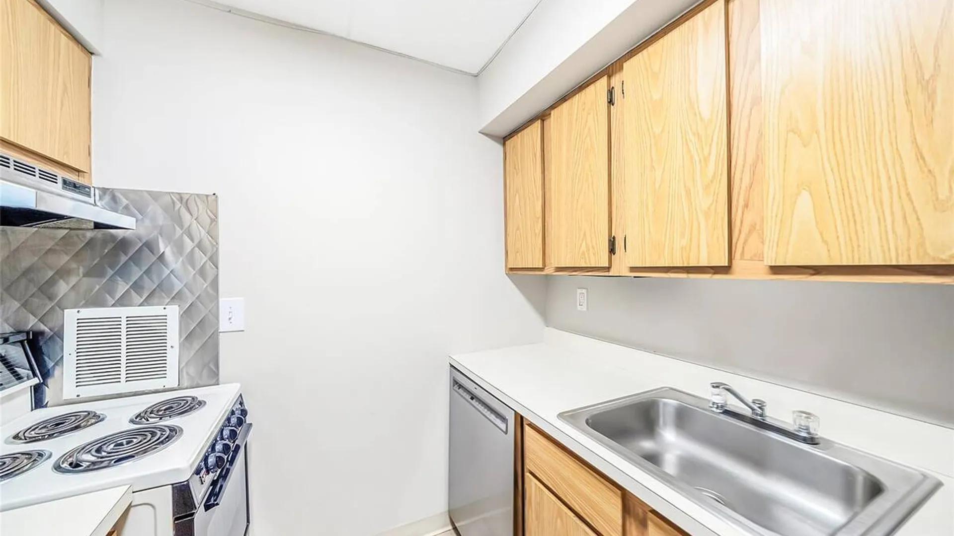 Property at 725 Miller Avenue, Freeport, NY 11520 8