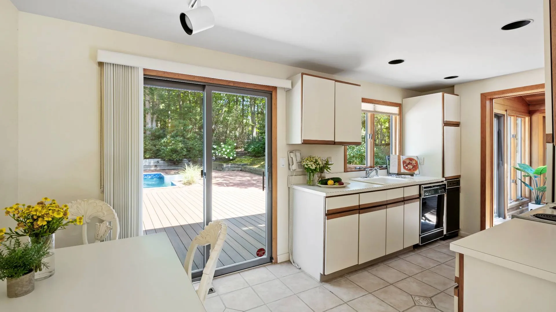 Property at 69 GLENVIEW DR, Southampton, NY 11968 5