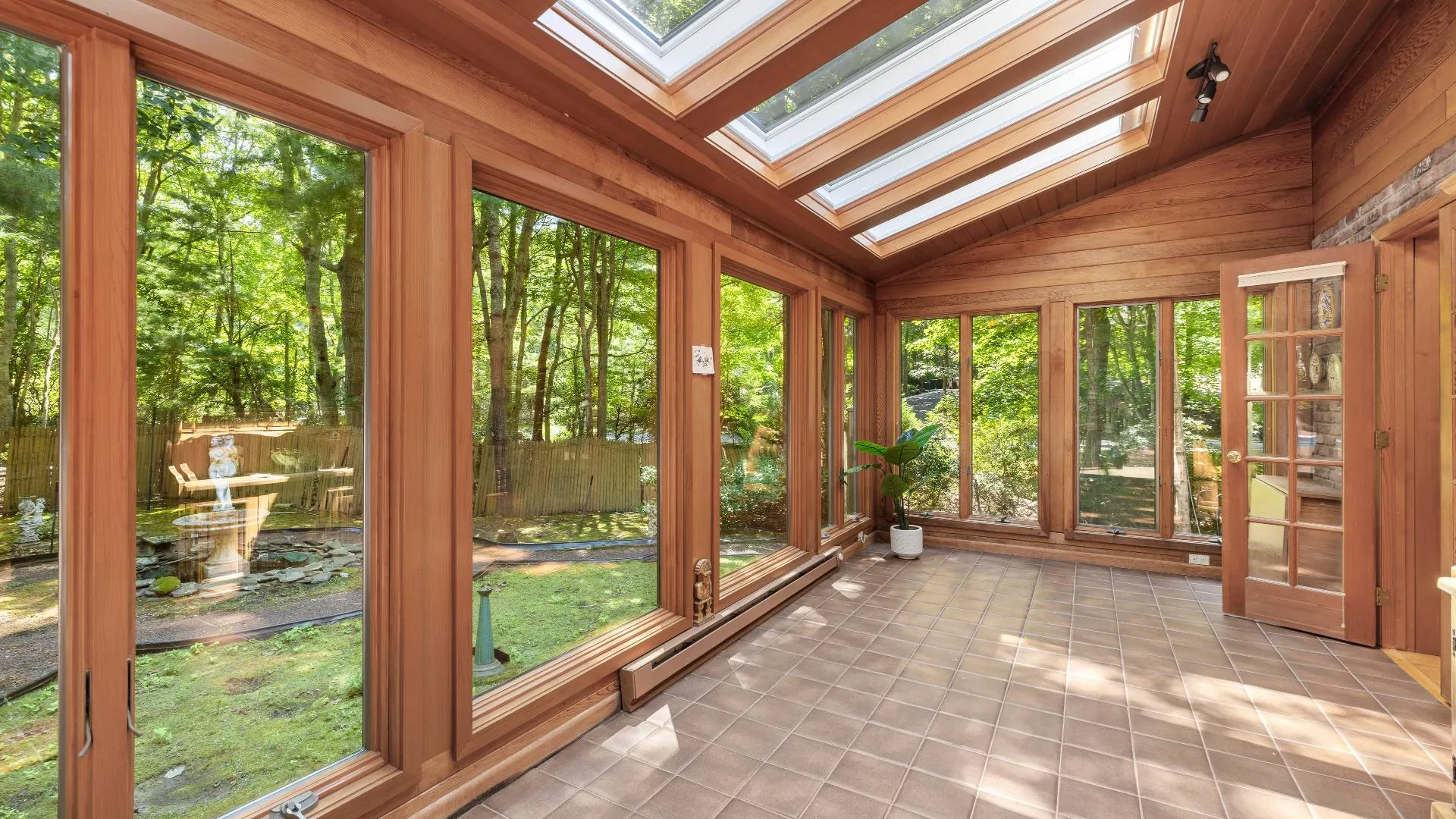 Property at 69 GLENVIEW DR, Southampton, NY 11968 6