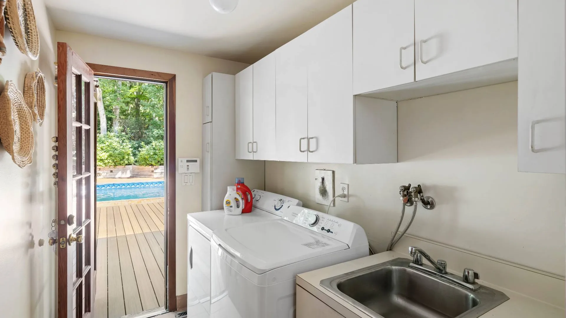 Property at 69 GLENVIEW DR, Southampton, NY 11968 7