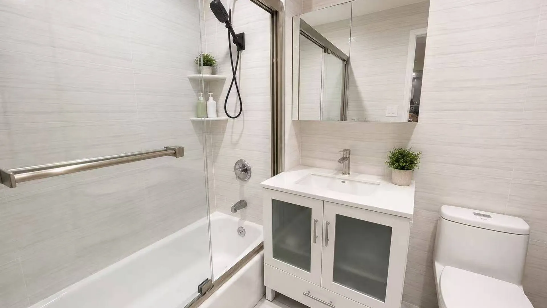 Property at 32-65 107th St, East Elmhurst, NY 11369 9