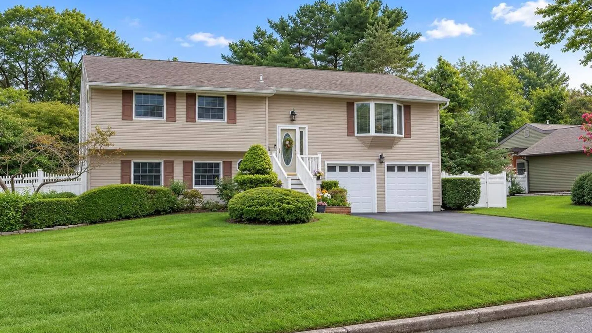 Property at 40 Nantucket Drive, Medford, NY 11763 3