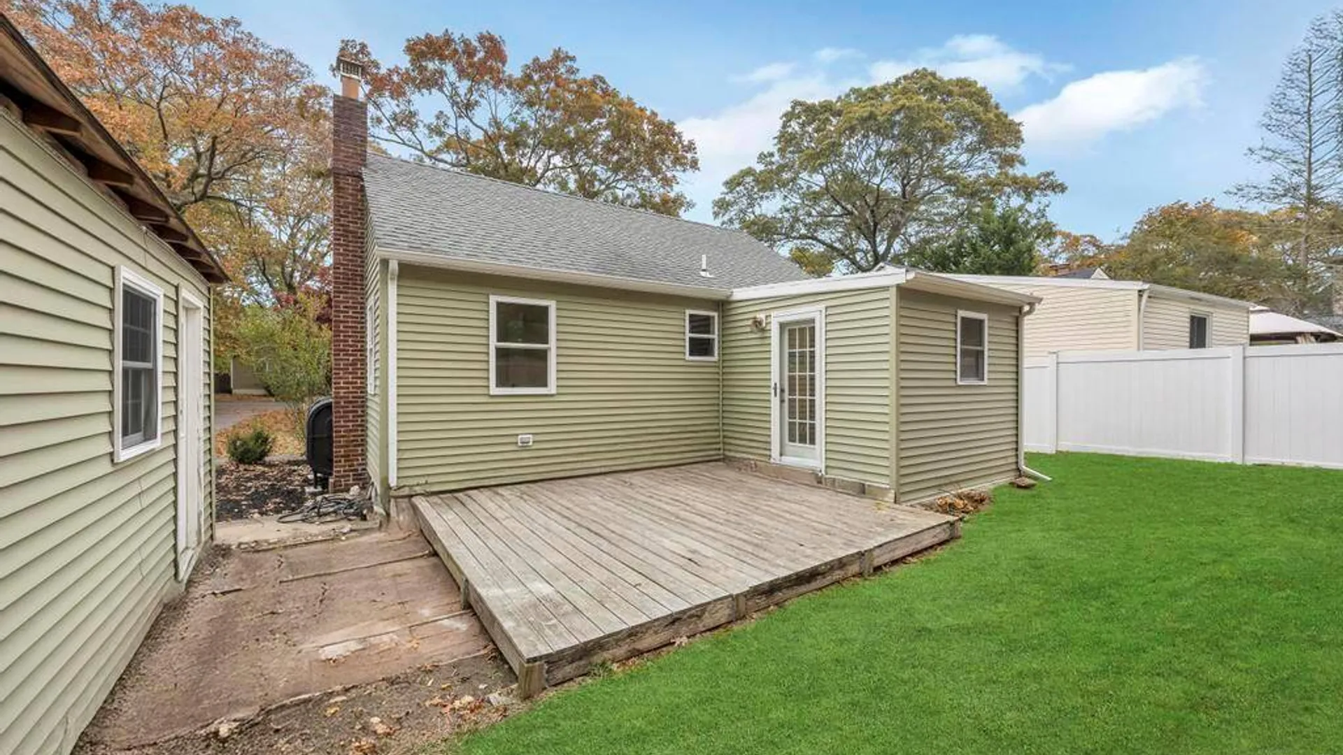 Property at 34 Ormond Avenue, Selden, NY 11784 21
