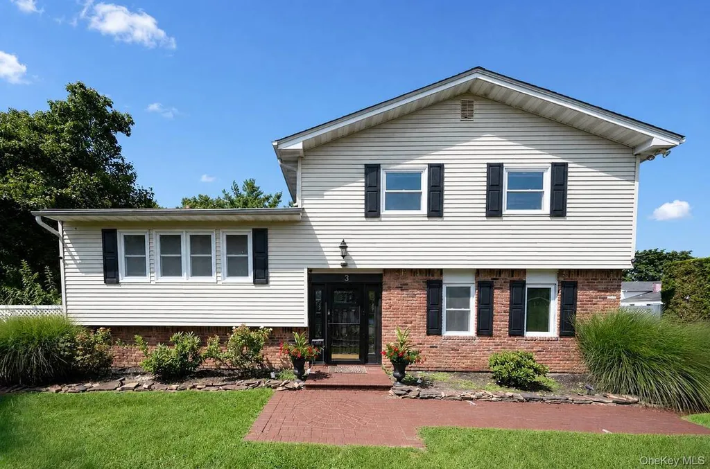 Property at 3 Humming Lane, Coram, NY 11727