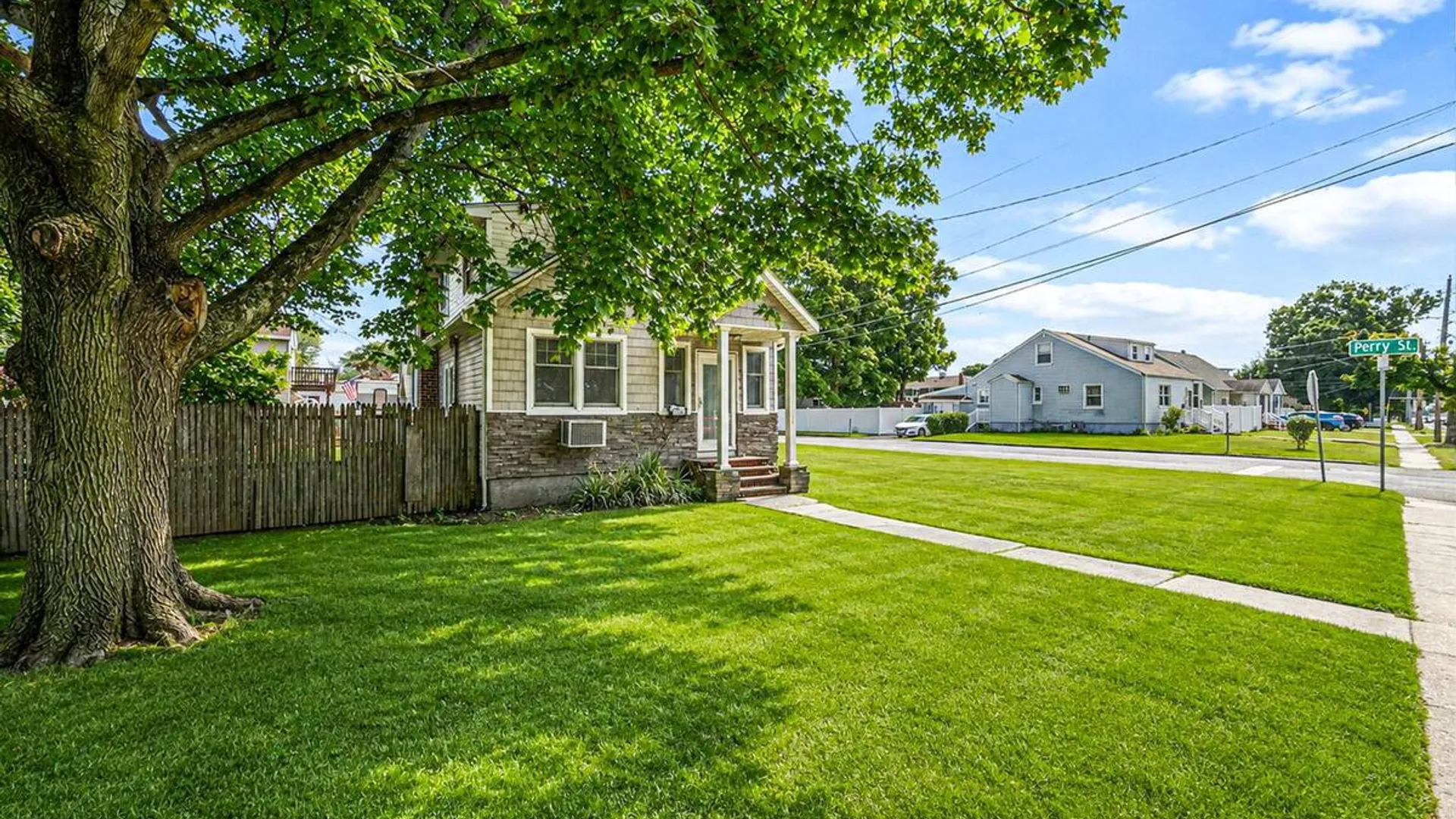 Property at 568 N Wellwood Avenue, Lindenhurst, NY 11757 3