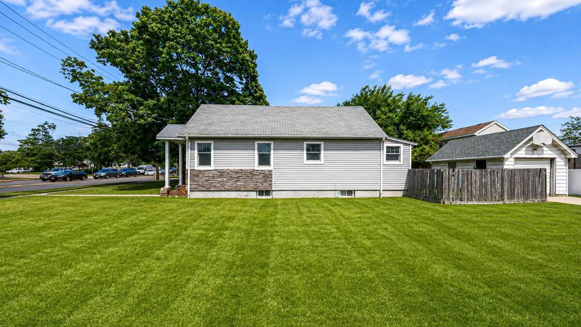 Property at 568 N Wellwood Avenue, Lindenhurst, NY 11757 4