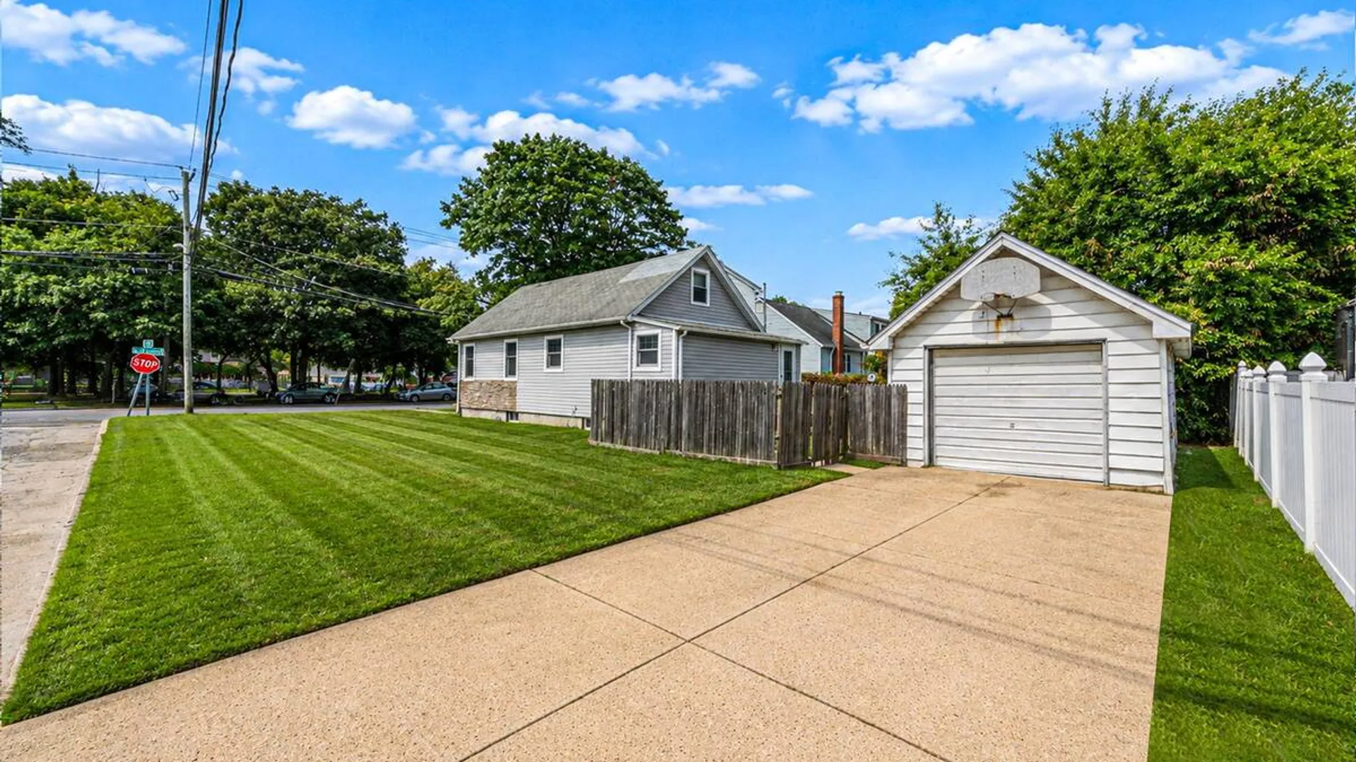 Property at 568 N Wellwood Avenue, Lindenhurst, NY 11757 5
