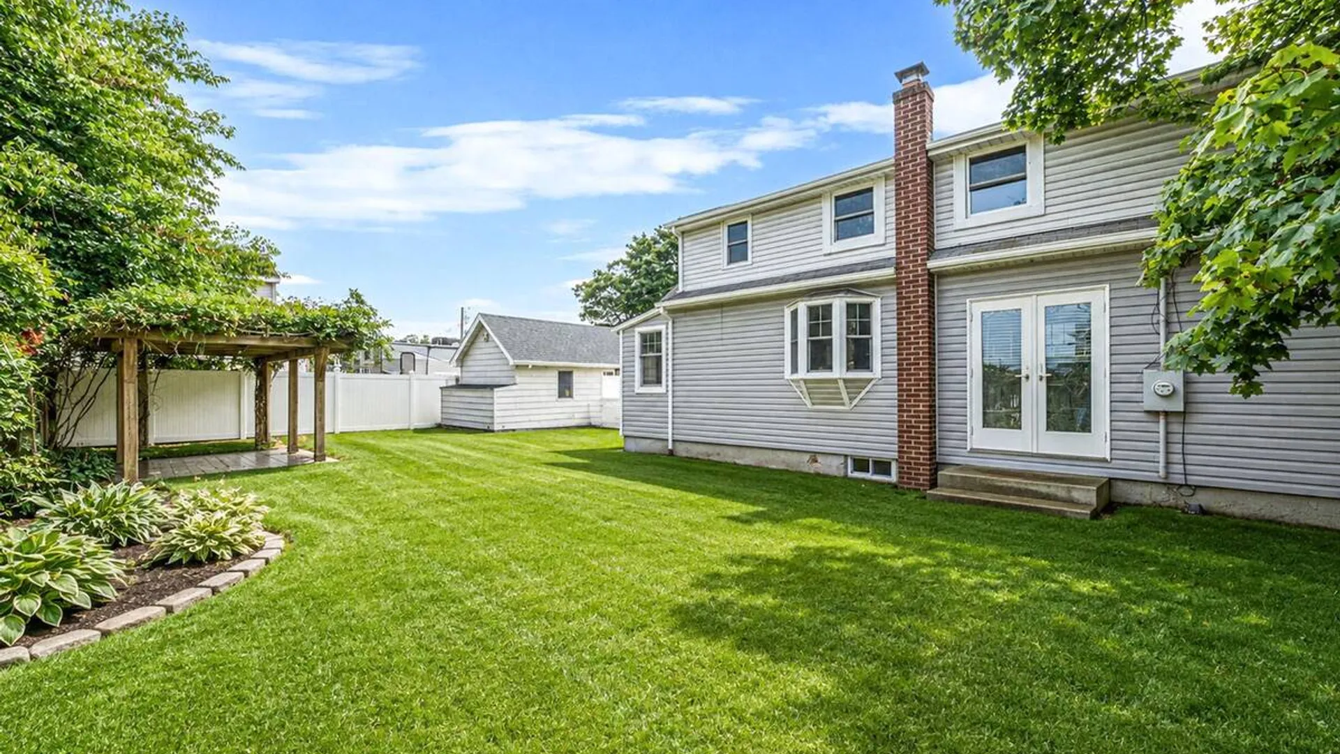 Property at 568 N Wellwood Avenue, Lindenhurst, NY 11757 25