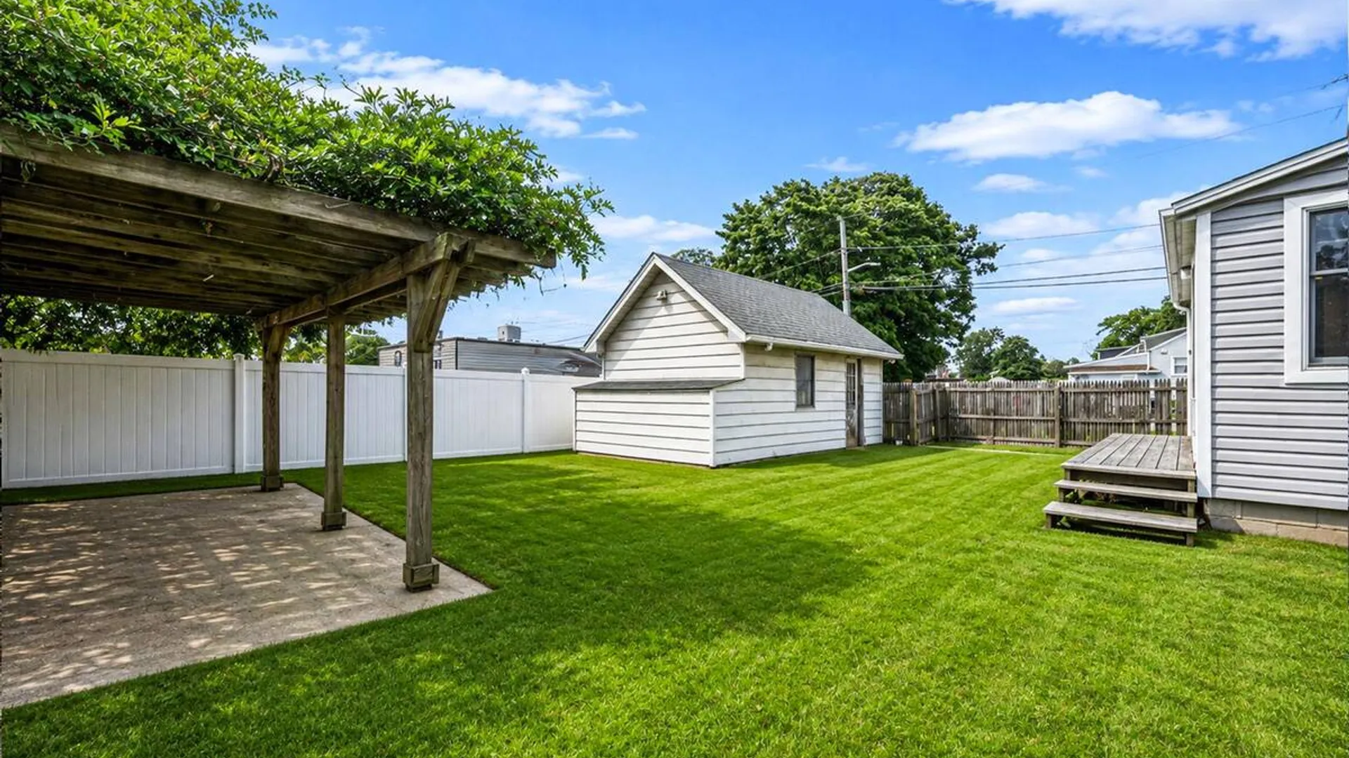 Property at 568 N Wellwood Avenue, Lindenhurst, NY 11757 27
