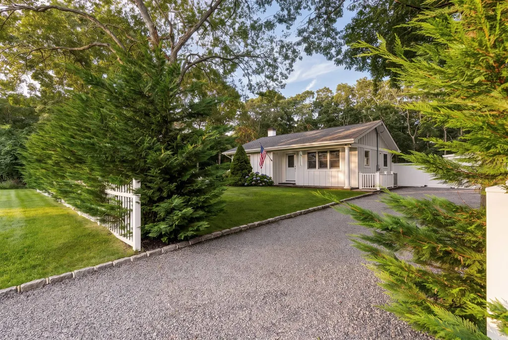 Property at 81 SOUTH COUNTRY RD, Quiogue, NY 11978