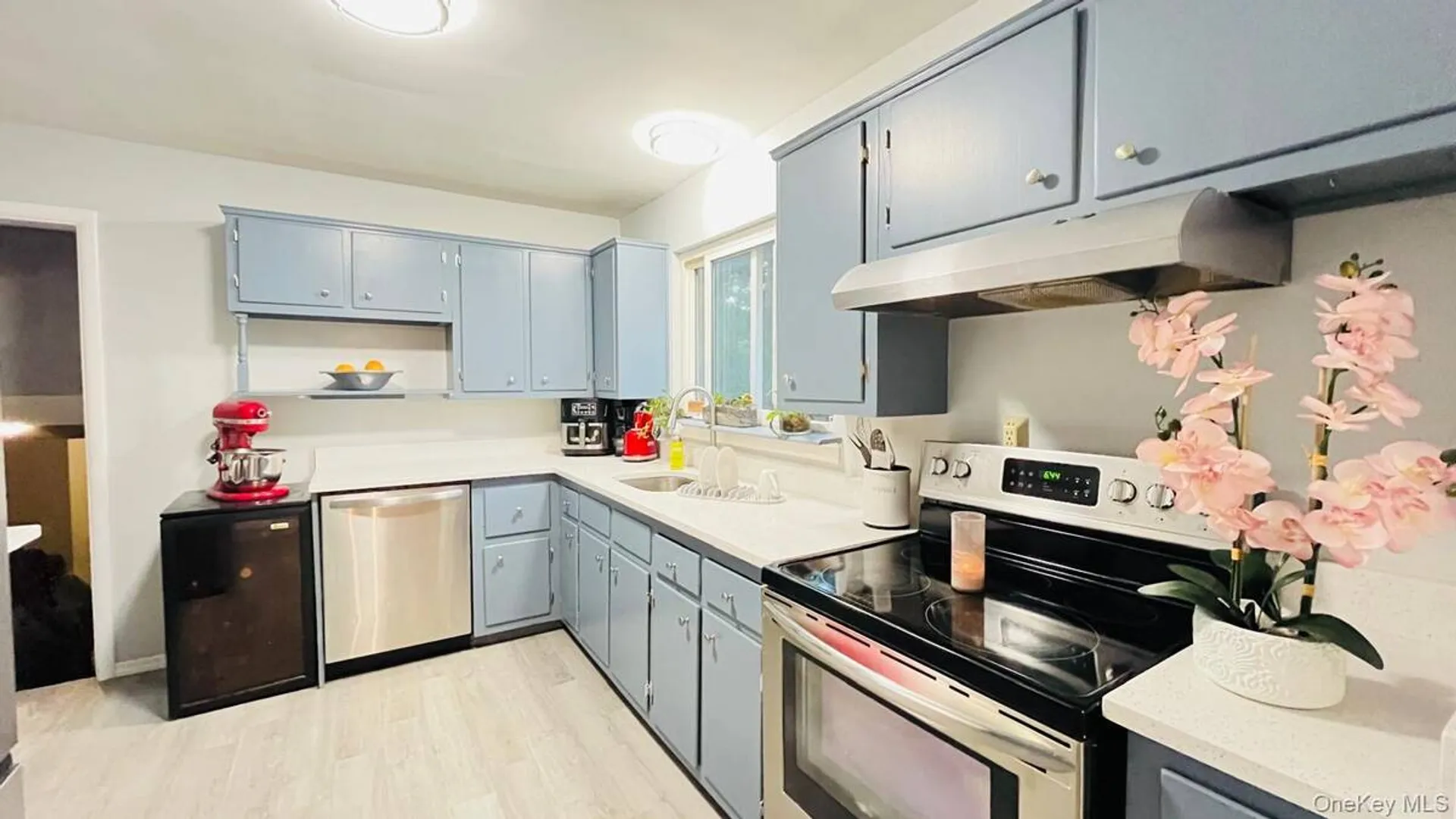 Property at 5 Arizona Place, Huntington Station, NY 11746 6