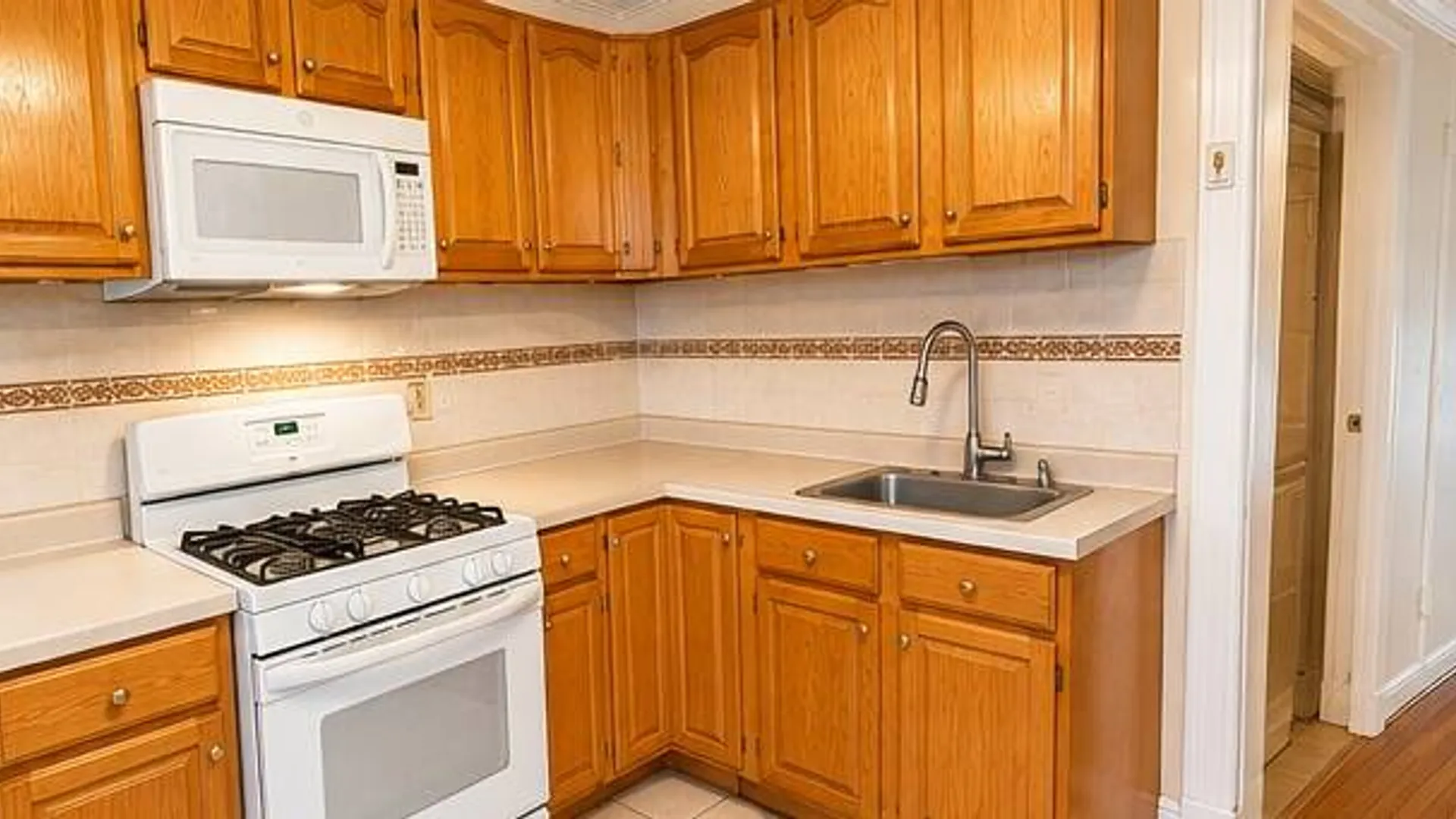 Property at 867 E 38th St, Brooklyn, NY 11210 4