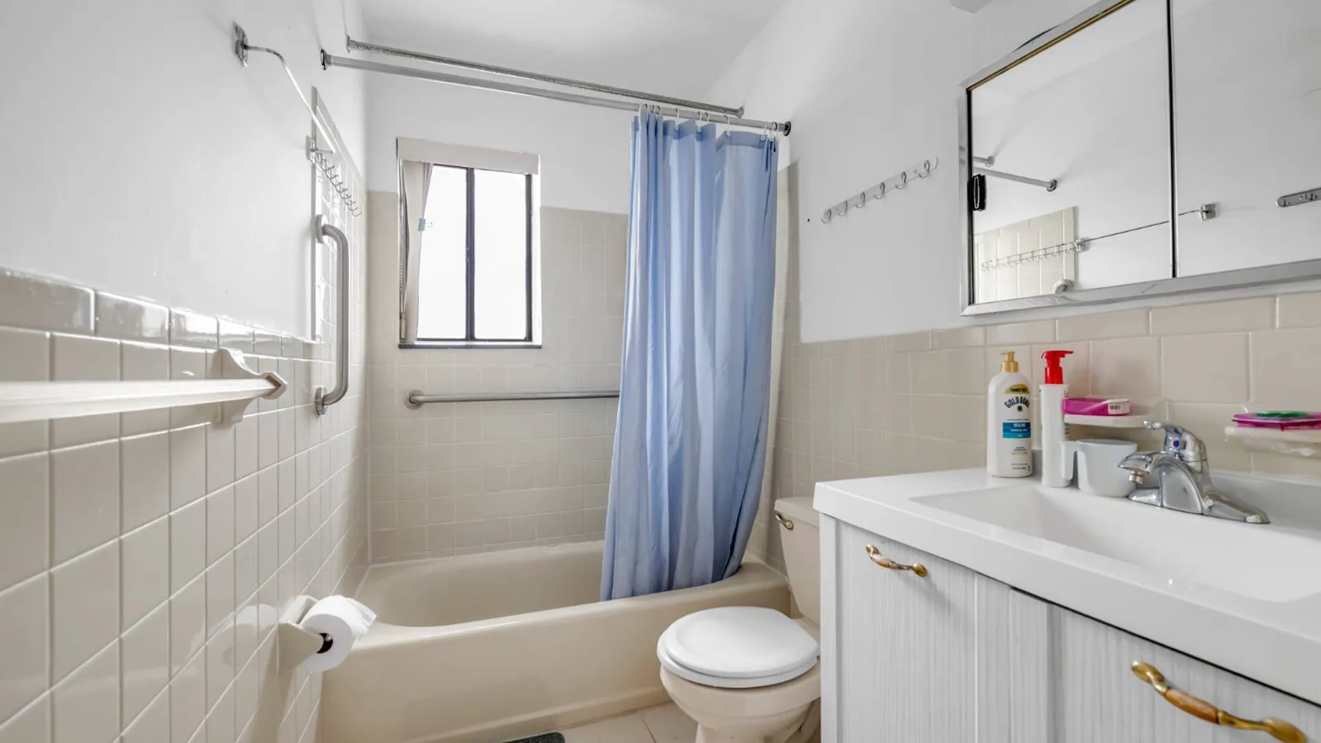 Property at 74-49 Calamus Ave, Elmhurst, NY 11373 10
