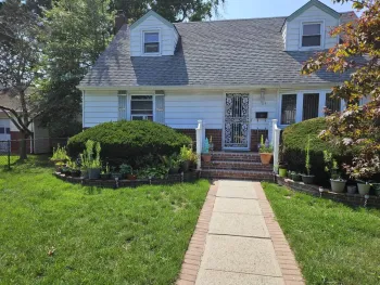 Property at 184 Maple Ave, Uniondale, NY 11553