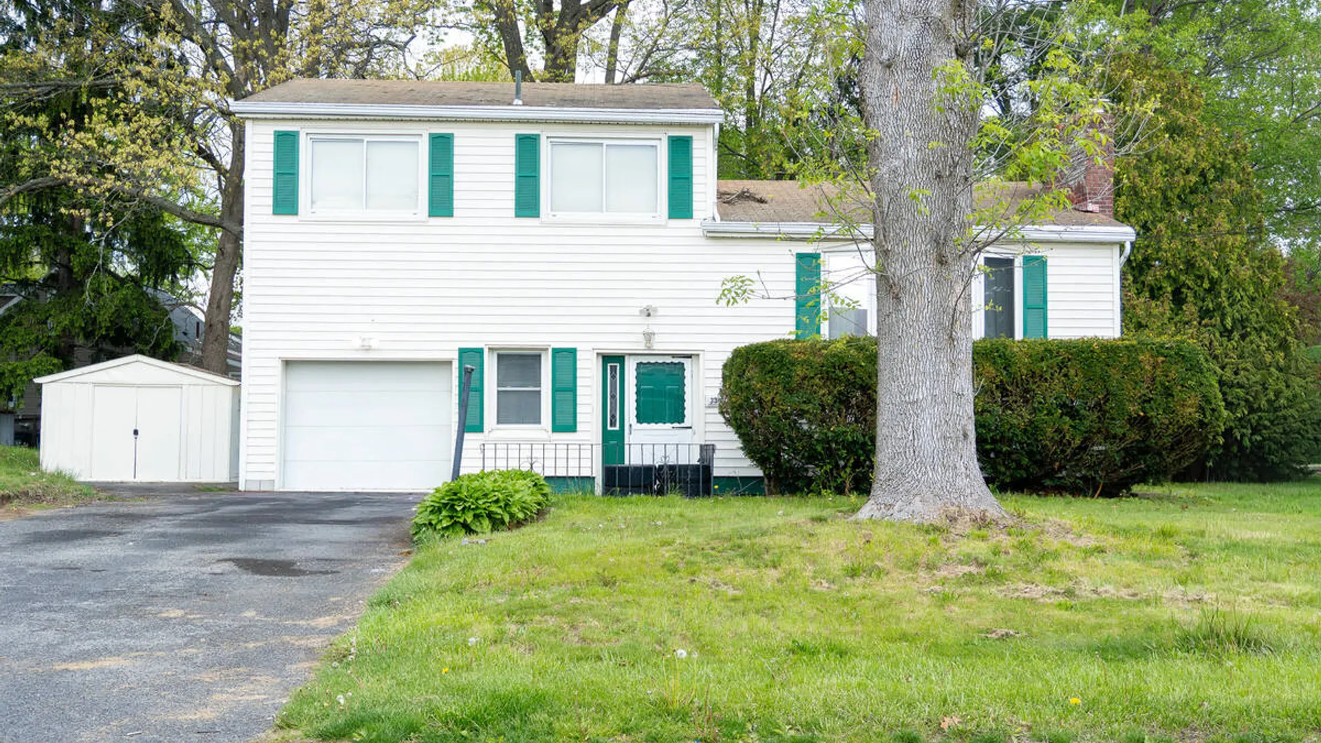 Property at 3307 Woodlawn Avenue, Schenectady, NY 12304 3