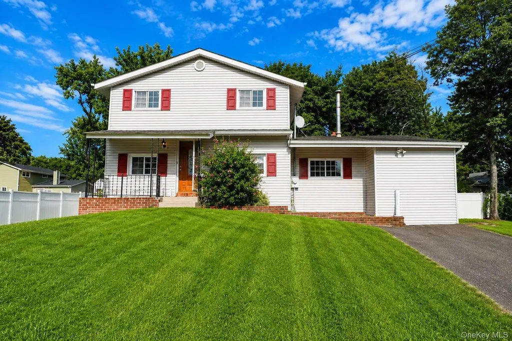 Property at 19 Balin Ave, South Setauket, NY 11720