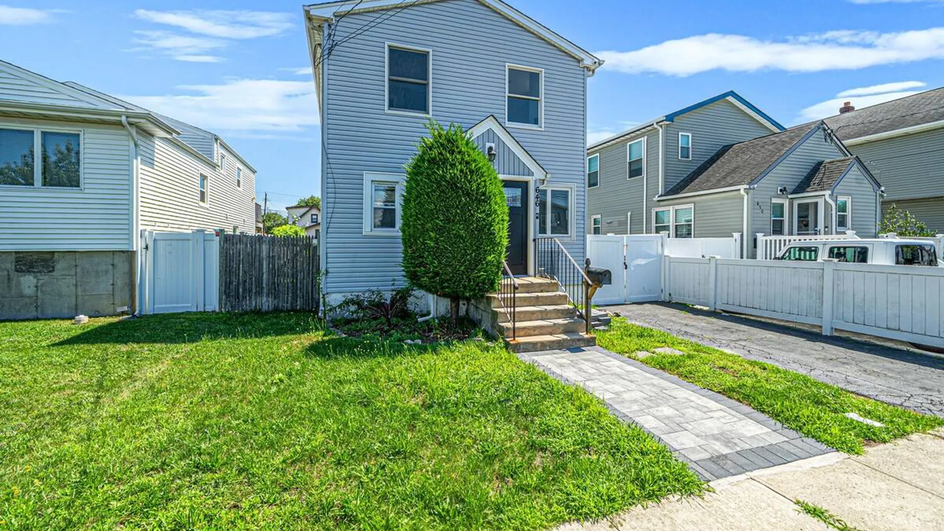 Property at 646 S 7th Street, Lindenhurst, NY 11757 3