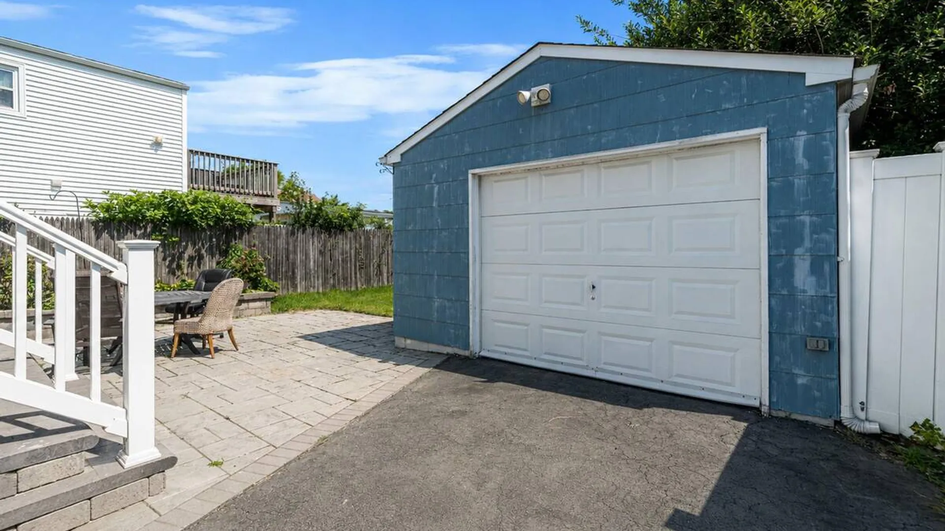 Property at 646 S 7th Street, Lindenhurst, NY 11757 4