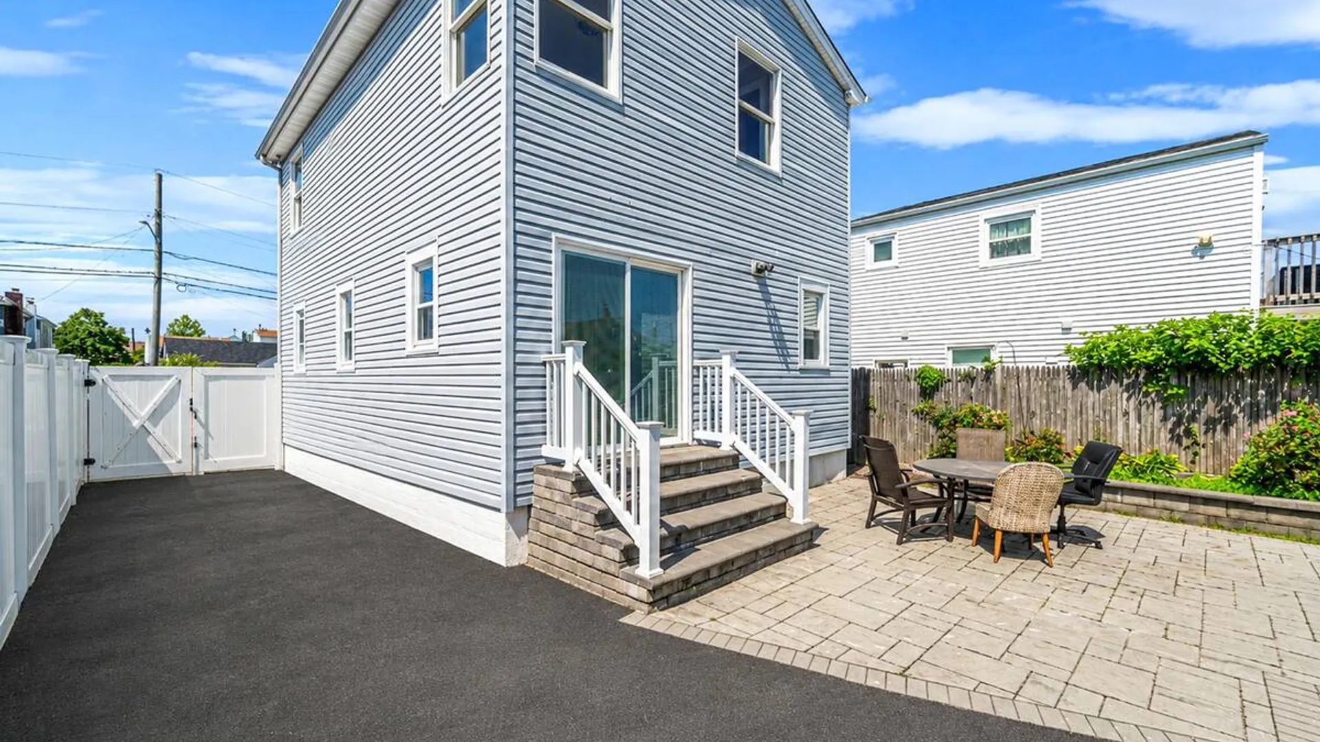 Property at 646 S 7th Street, Lindenhurst, NY 11757 5