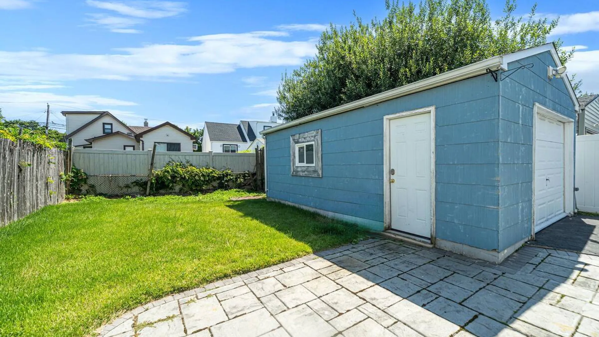 Property at 646 S 7th Street, Lindenhurst, NY 11757 6