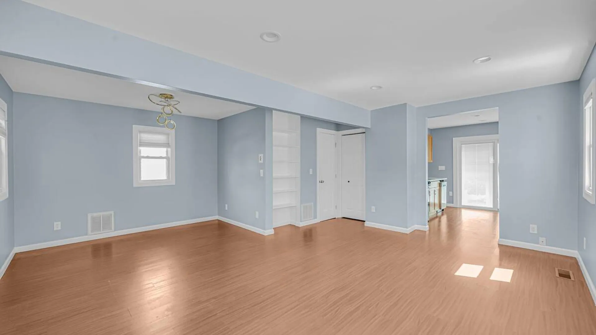 Property at 646 S 7th Street, Lindenhurst, NY 11757 8