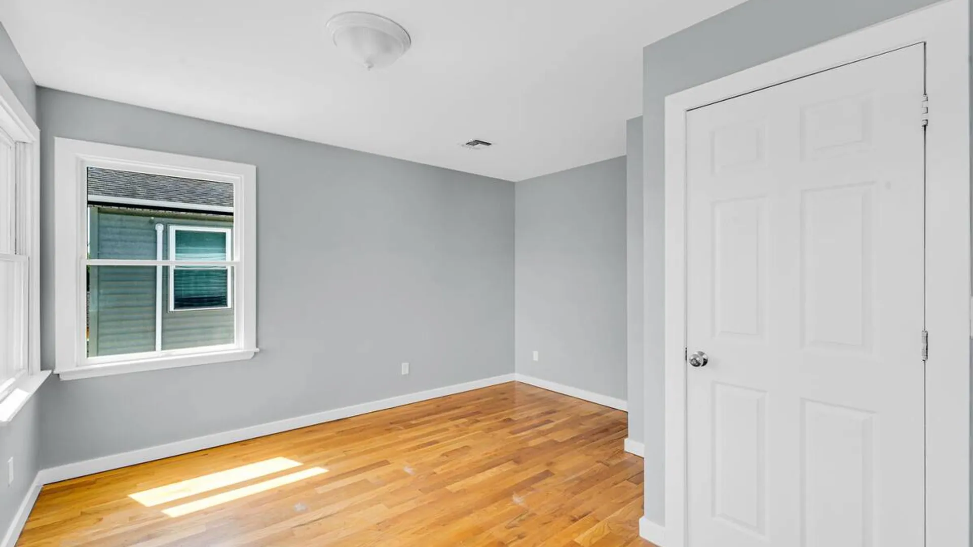 Property at 646 S 7th Street, Lindenhurst, NY 11757 15