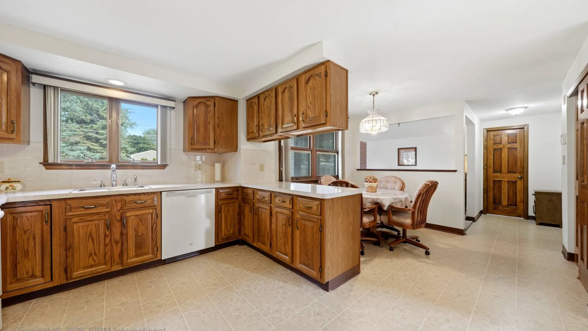 Property at 171 Sprucewood Ter, Williamsville, NY 14221 3
