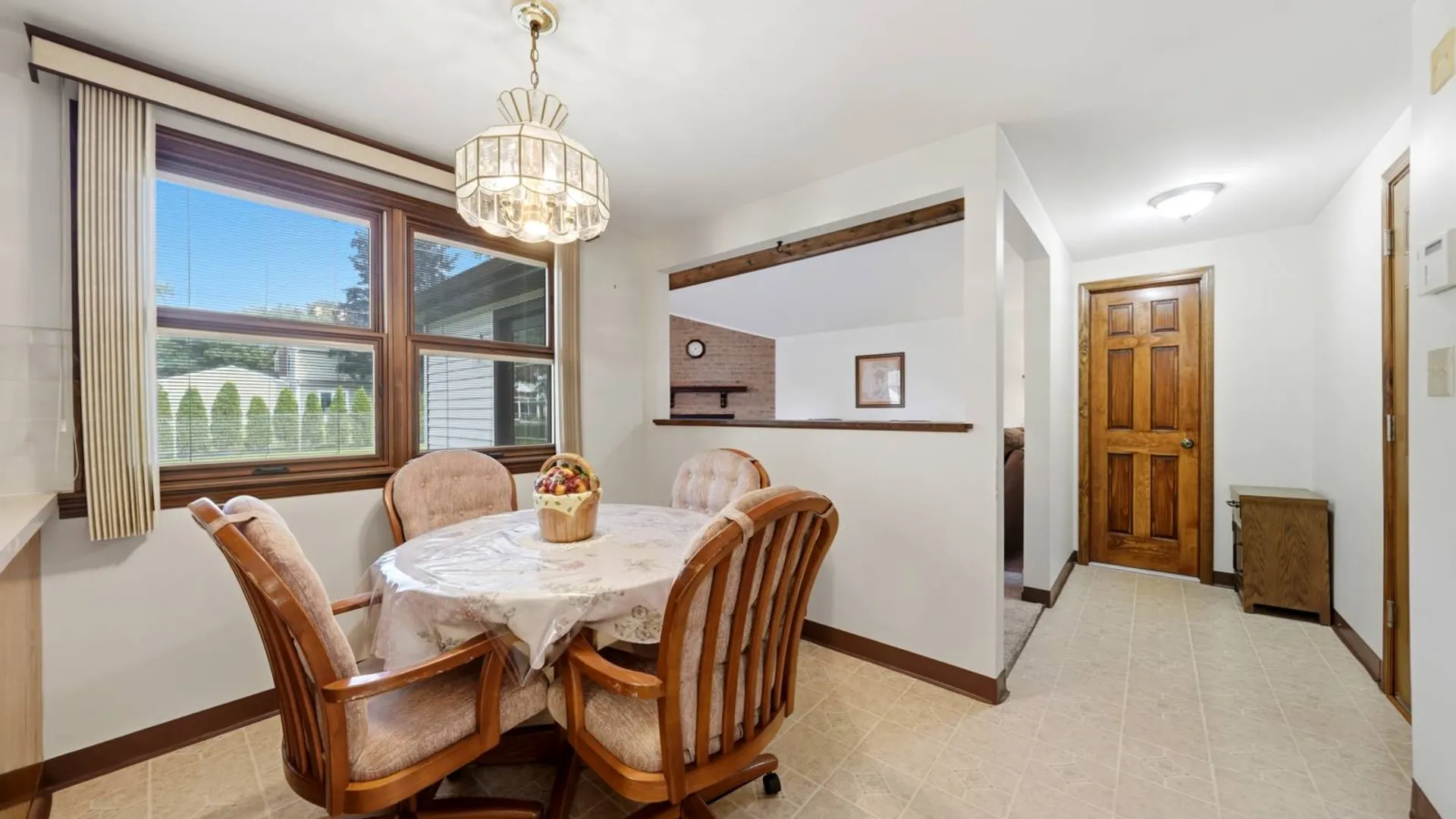 Property at 171 Sprucewood Ter, Williamsville, NY 14221 4