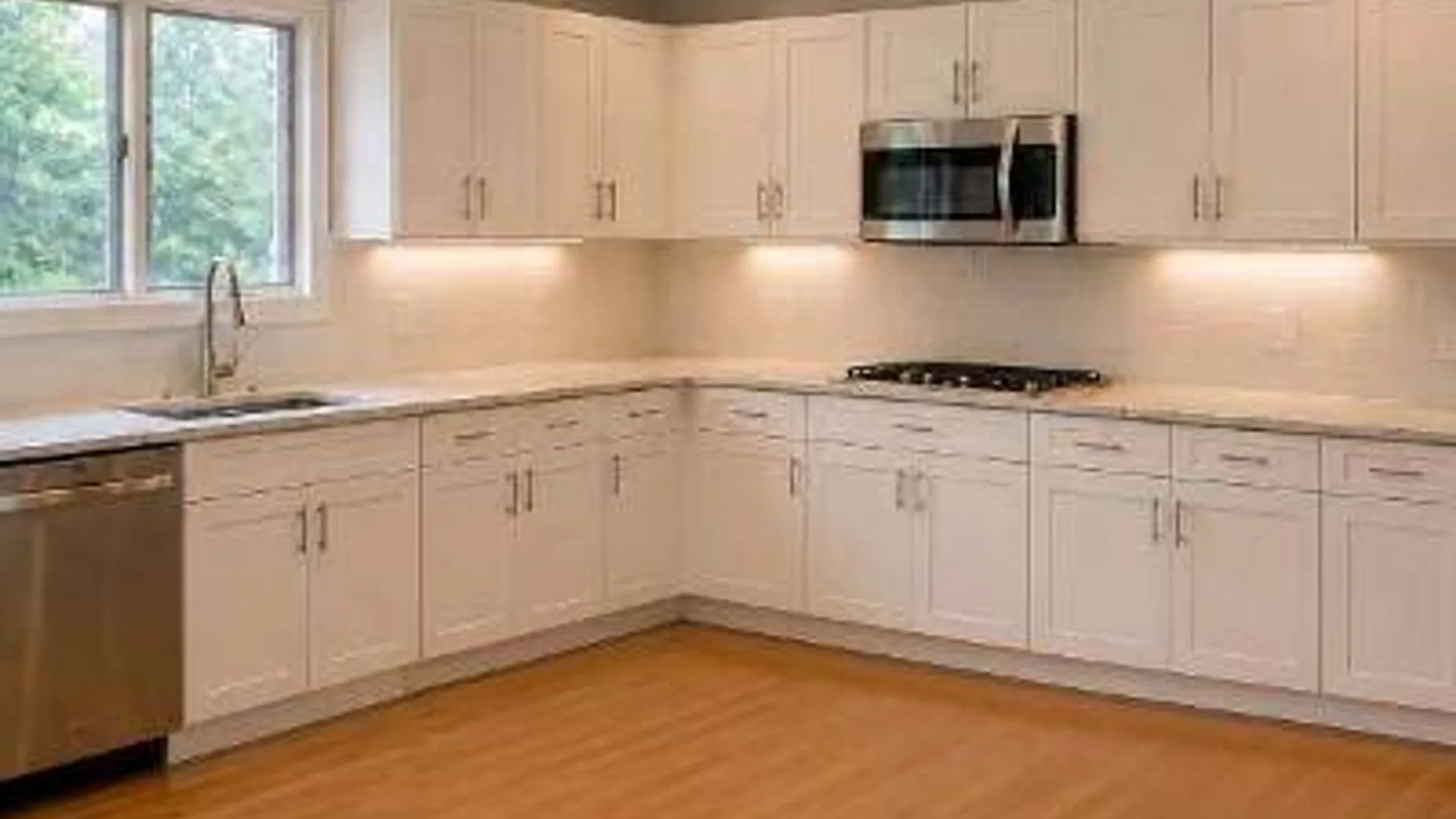 Property at 5 Deep Woods Court, Glen Cove, NY 11542 3