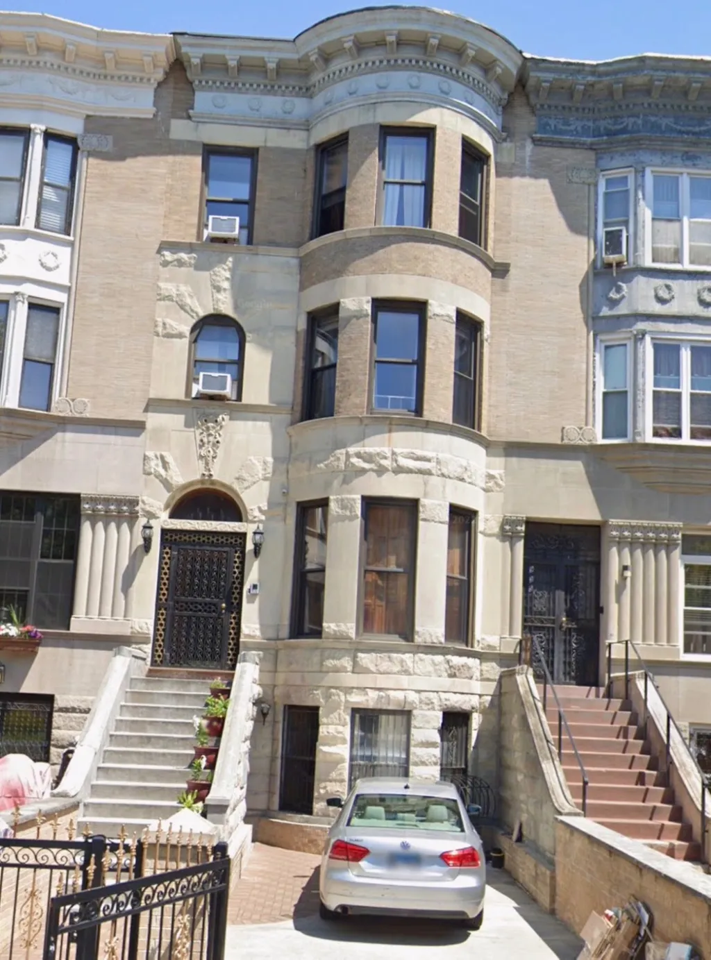 Property at 933 Saint Marks Ave, Brooklyn, NY 11213
