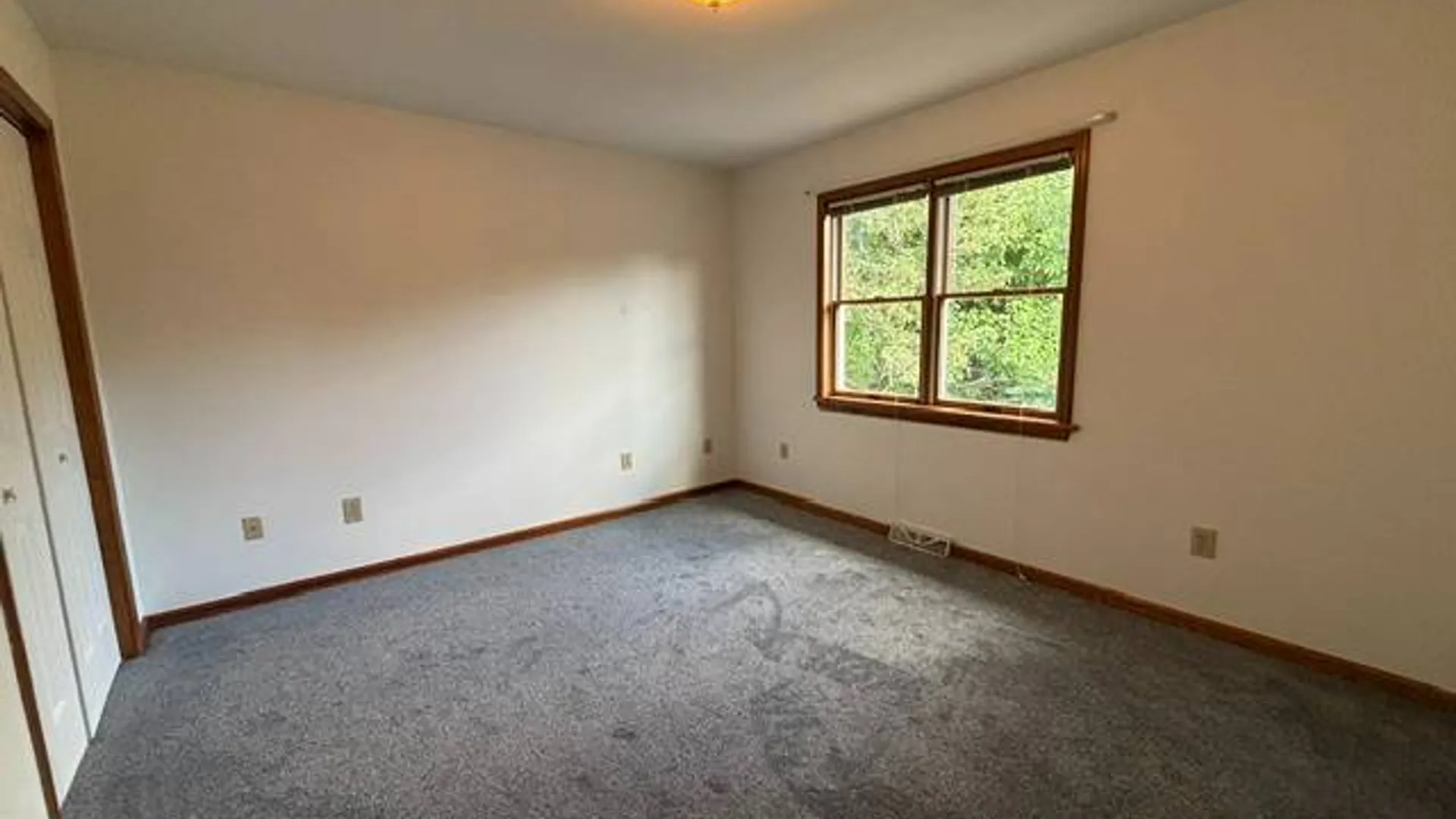 Property at 1 Gay Lyn Drive, Colonie, NY 12205 12