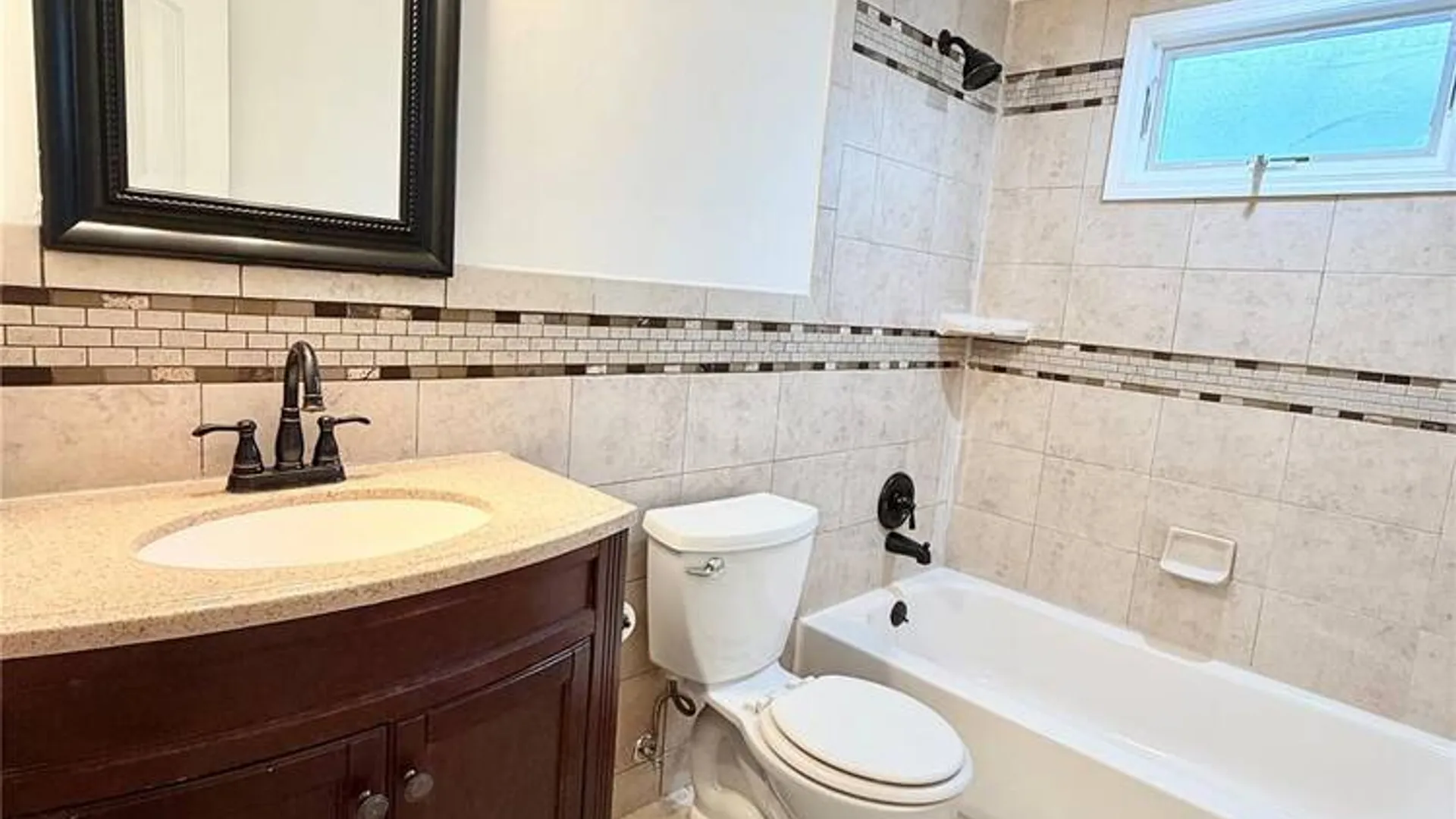 Property at 32 Dorchester Road, Ronkonkoma, NY 11779 17