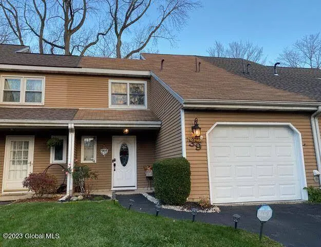 Property at 39 Grant Hill Court, Clifton Park, NY 12065