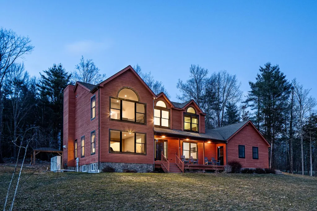 Property at 82 Thomas Dr, Leeds, NY 12451