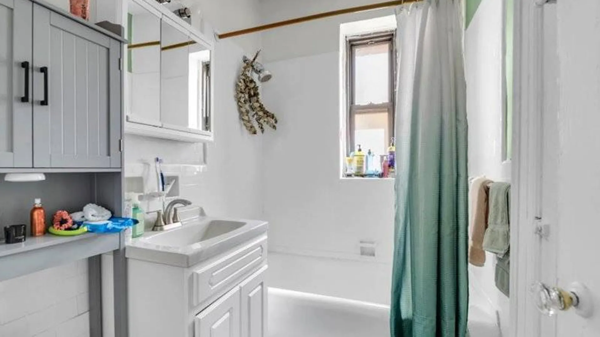 Property at 402 Bayridge Parkway, Brooklyn, NY 11209 6