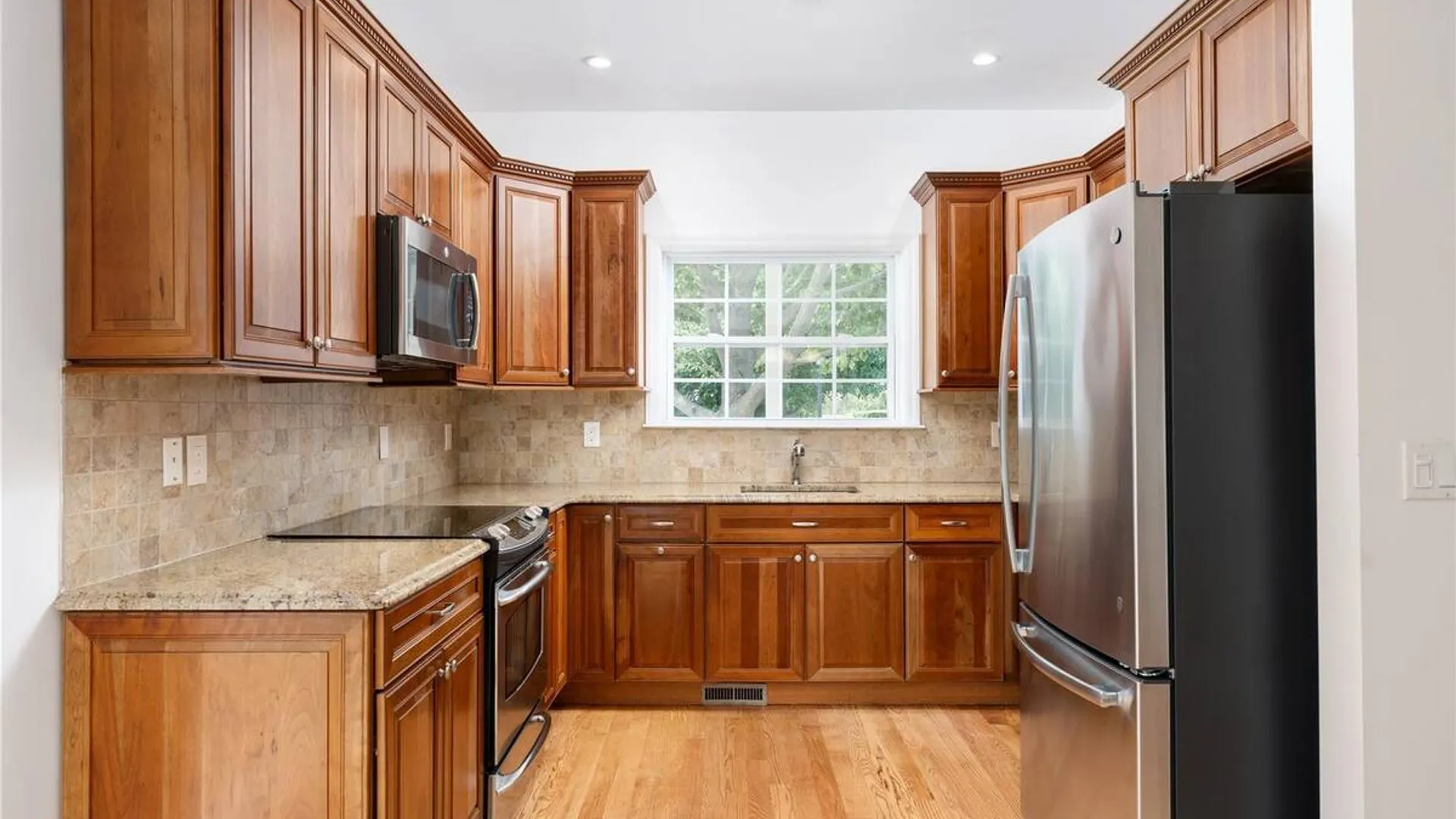 Property at 7 Pond Circle, Mount Sinai, NY 11766 10