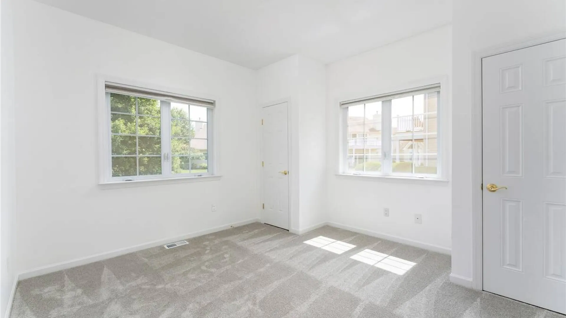 Property at 7 Pond Circle, Mount Sinai, NY 11766 17