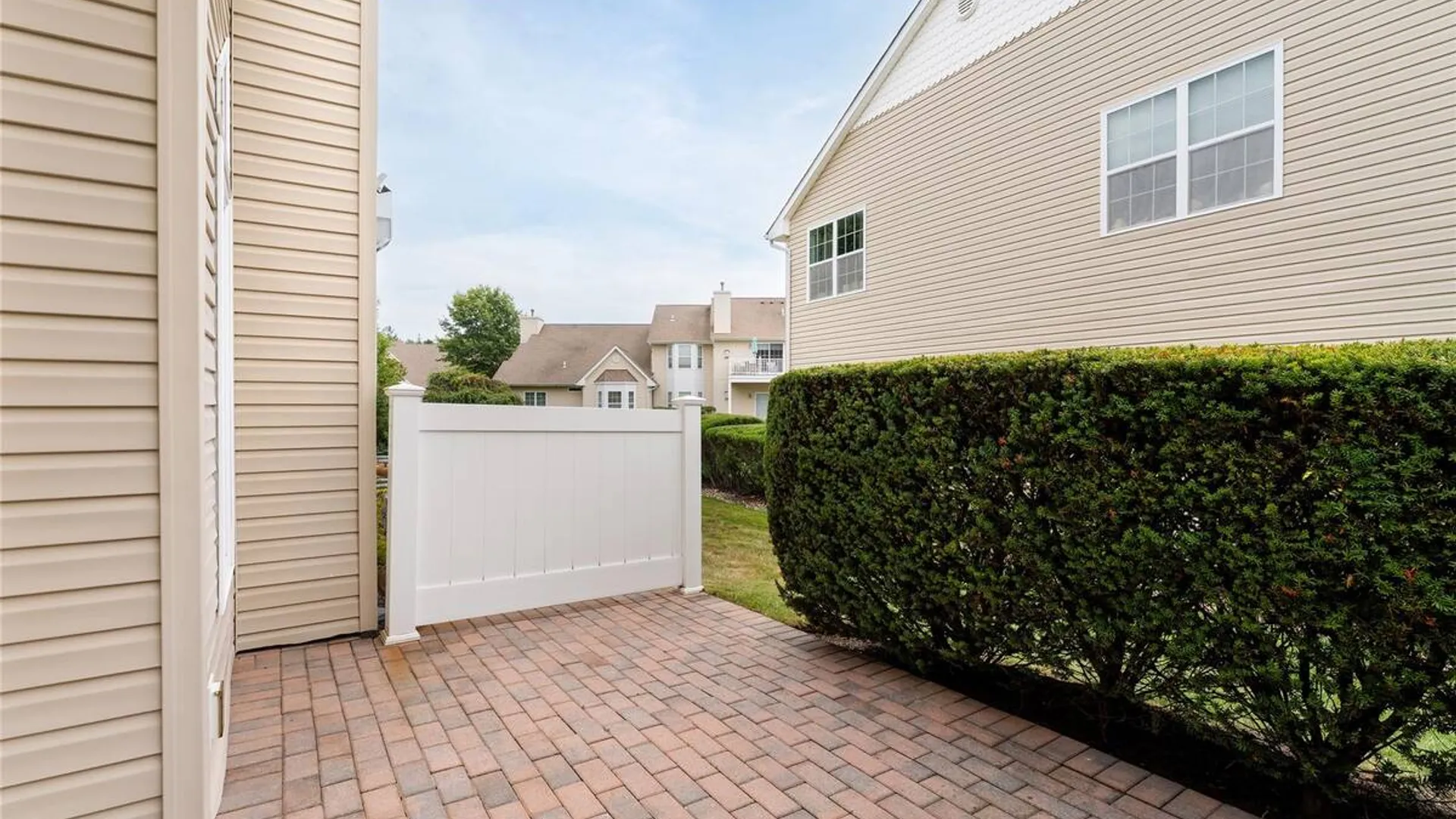 Property at 7 Pond Circle, Mount Sinai, NY 11766 33