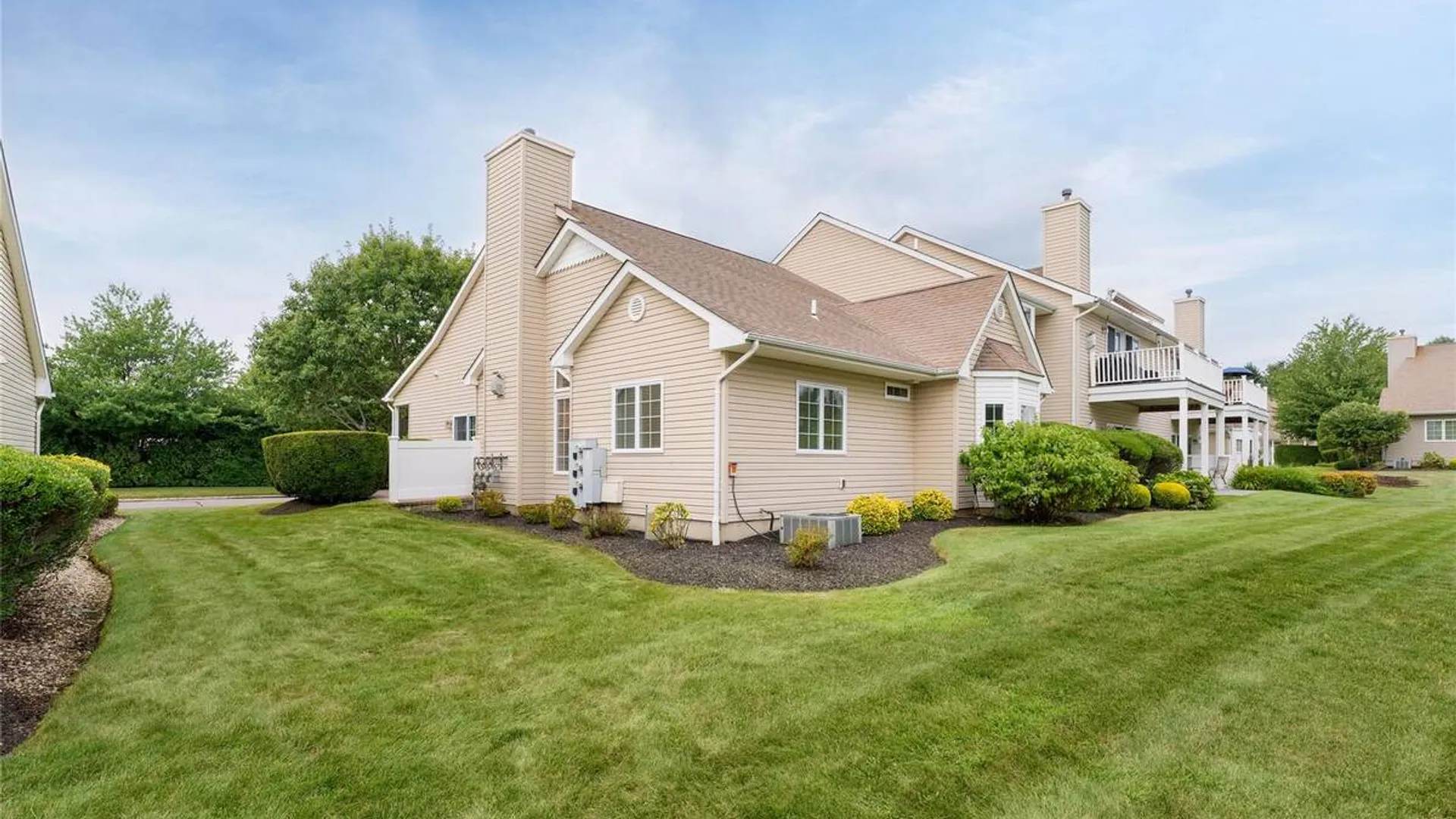 Property at 7 Pond Circle, Mount Sinai, NY 11766 34