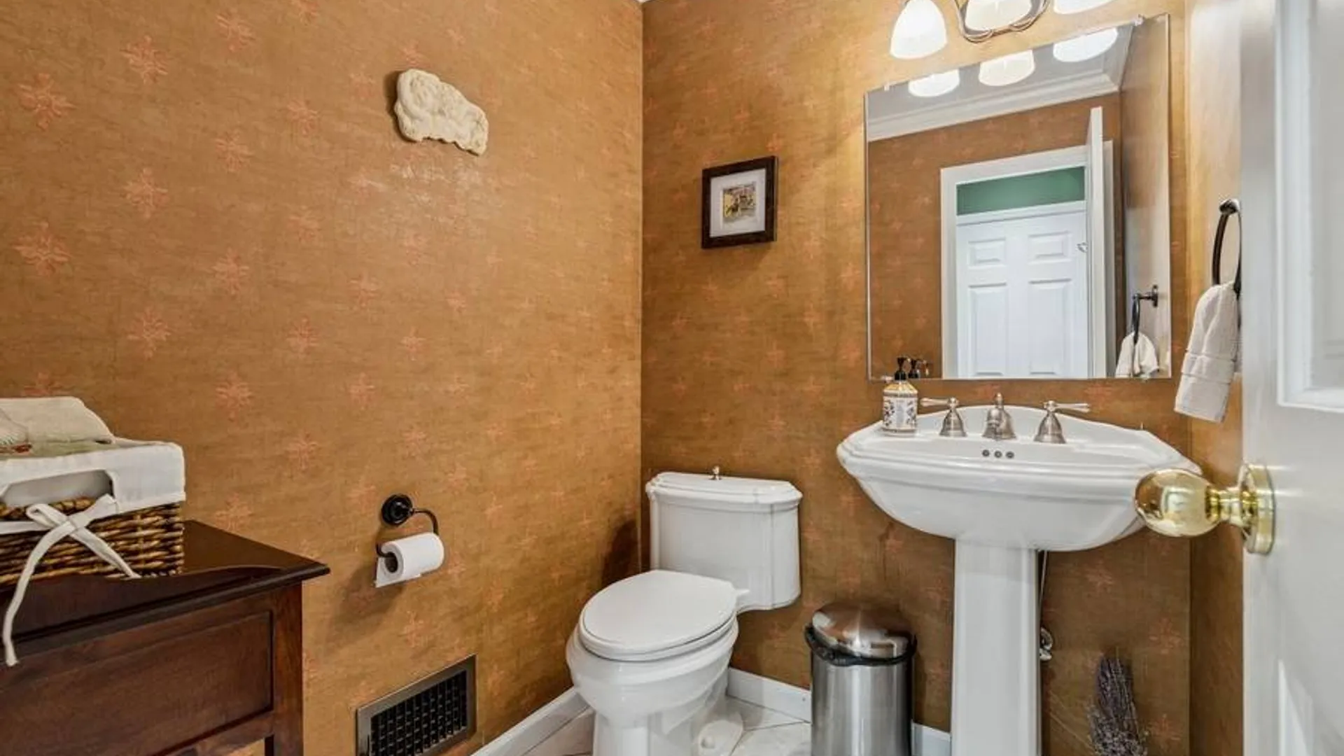 Property at 5 Kenwood Lane, Saint James, NY 11780 11