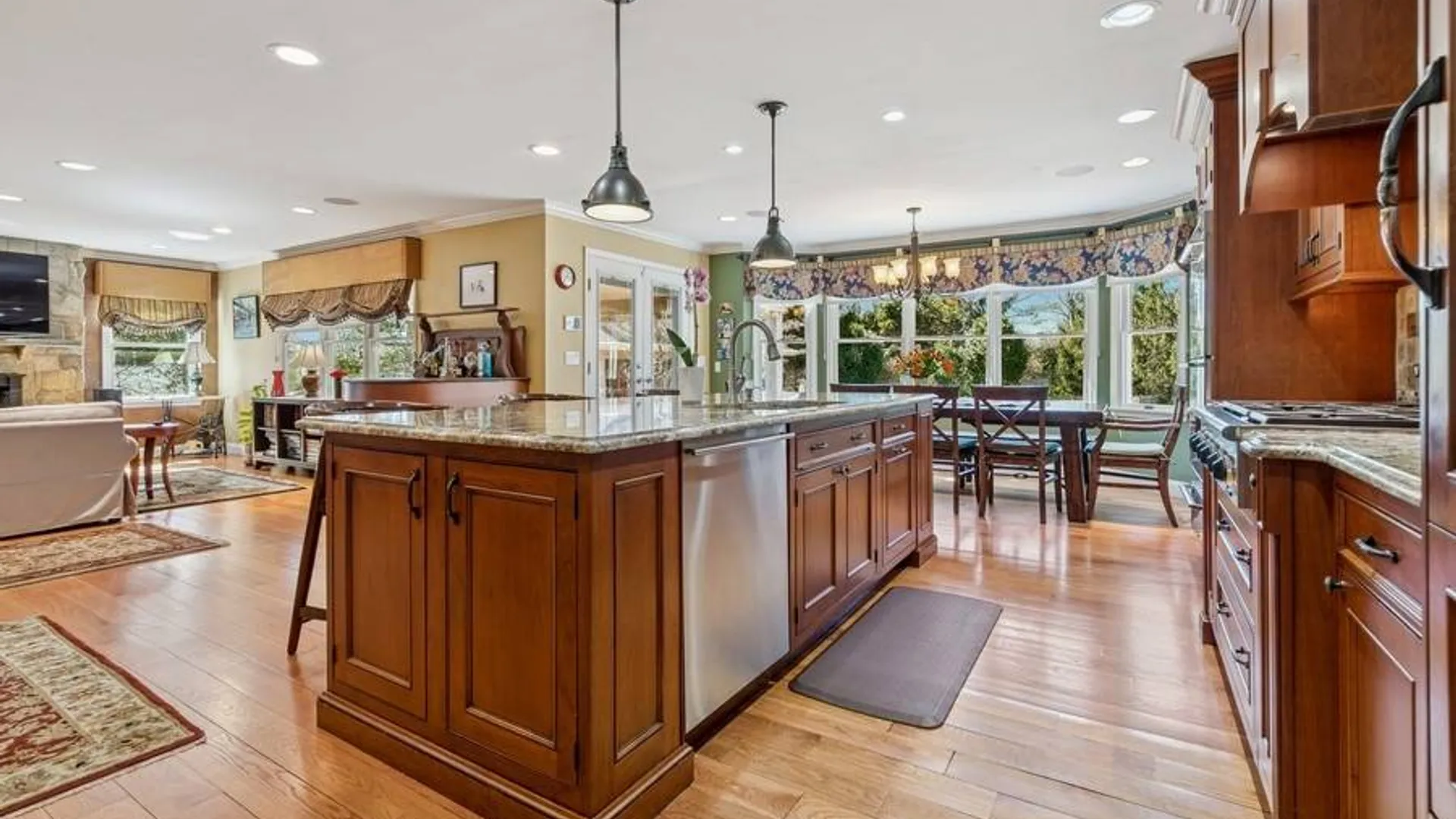 Property at 5 Kenwood Lane, Saint James, NY 11780 14
